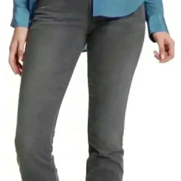 Gray Joe's Skinny Jean in a Size 29 - Picture 9 of 9